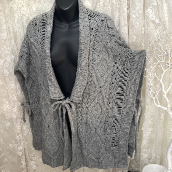 Anthropologie Sleeping on Snow Grey Knit Collared Soft Pretty Vest. - Picture 2 of 9